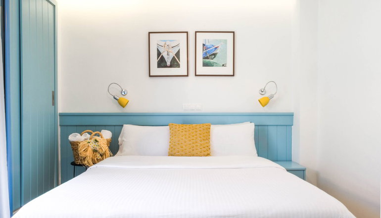Saronis Hotel