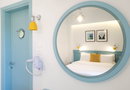 Saronis Hotel