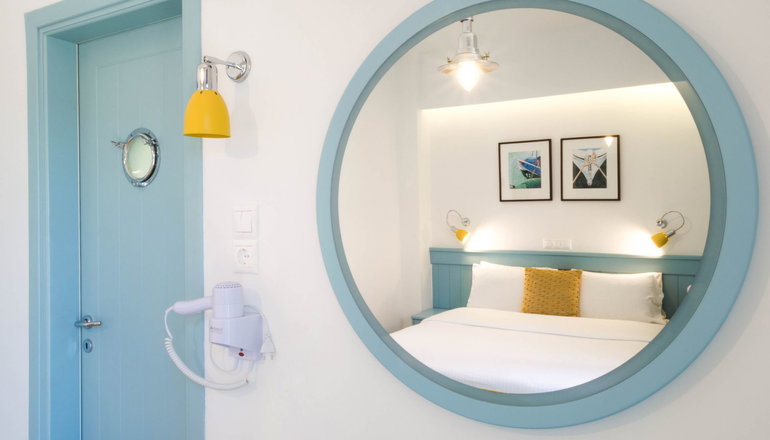 Saronis Hotel