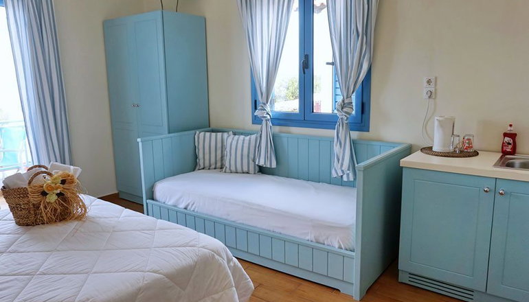 Saronis Hotel