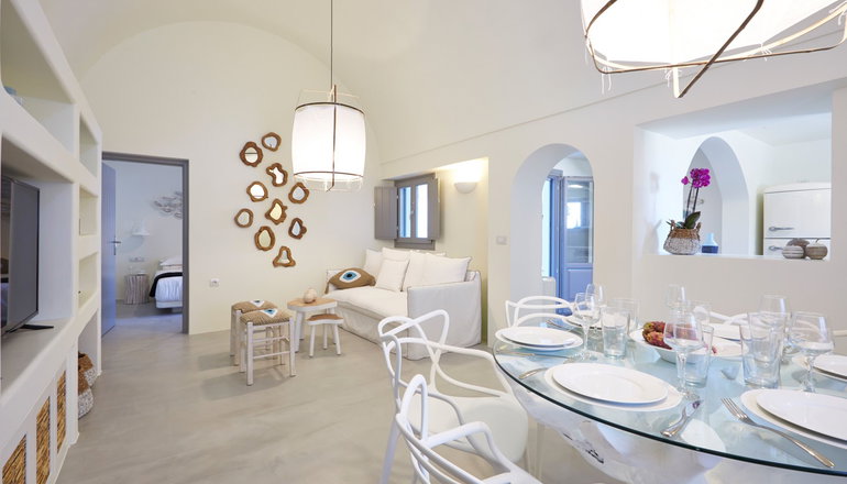 Eolia Kamari Villa