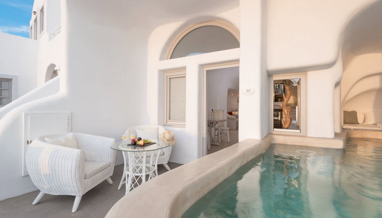4* Iliovasilema Suites Santorini