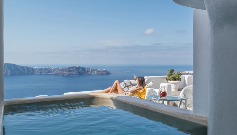 4* Iliovasilema Suites Santorini