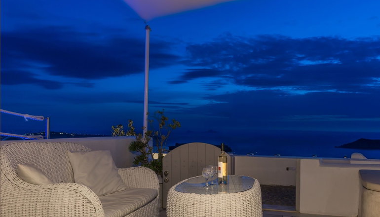 4* Iliovasilema Suites Santorini