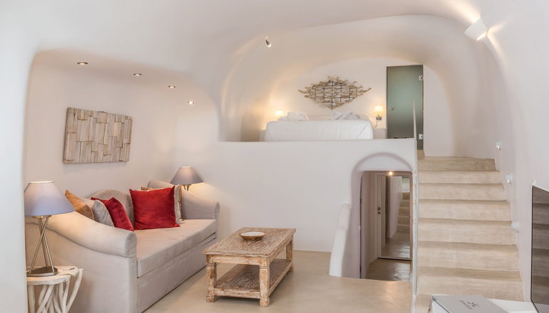 4* Iliovasilema Suites Santorini