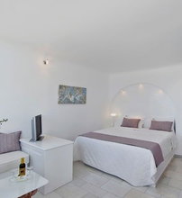 4* Iliovasilema Suites Santorini