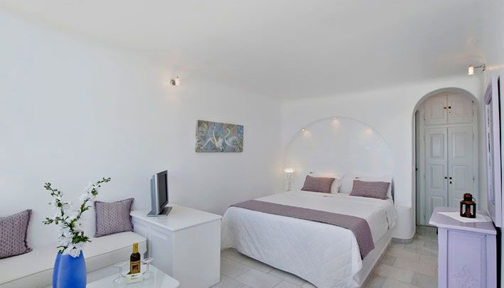 4* Iliovasilema Suites Santorini
