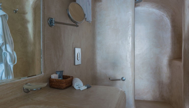 4* Iliovasilema Suites Santorini