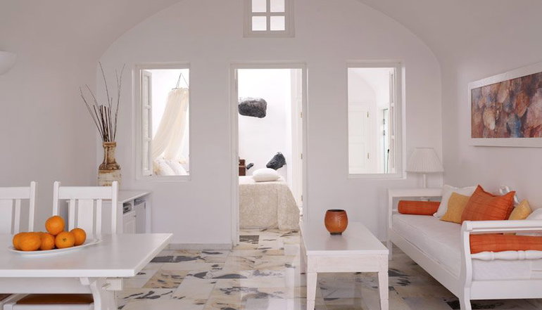 4* Iliovasilema Suites Santorini