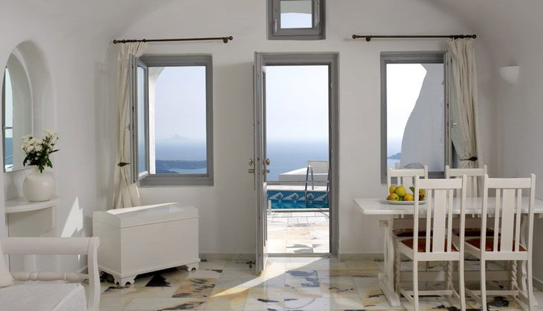 4* Iliovasilema Suites Santorini
