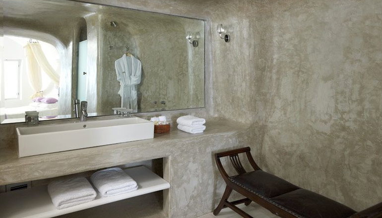 4* Iliovasilema Suites Santorini