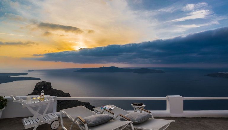 4* Iliovasilema Suites Santorini