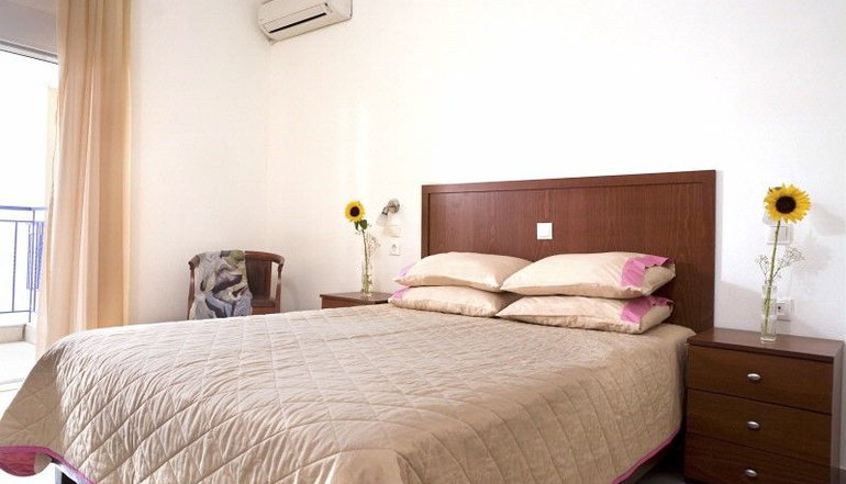 Stratos Hotel