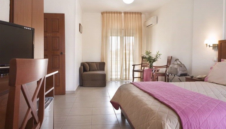 Stratos Hotel