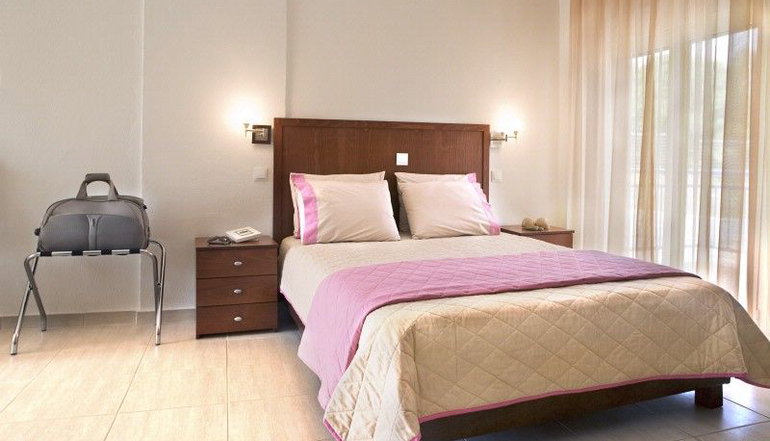 Stratos Hotel