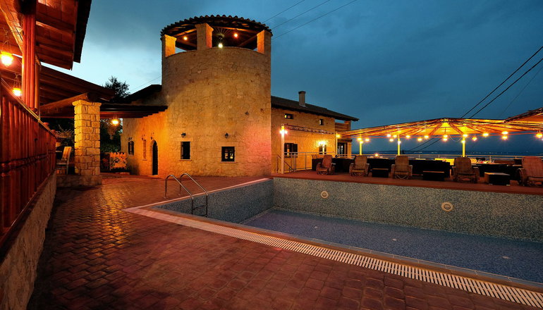 Diamond Suites