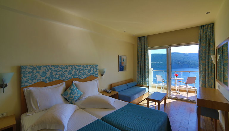 4* Akrotiri Beach Hotel