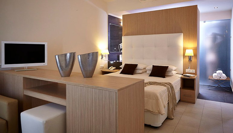 Orizontes Hotel & Villas Santorini