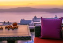 Σαντορίνη με πρωινό για 2 άτομα + παιδί Δωρεάν