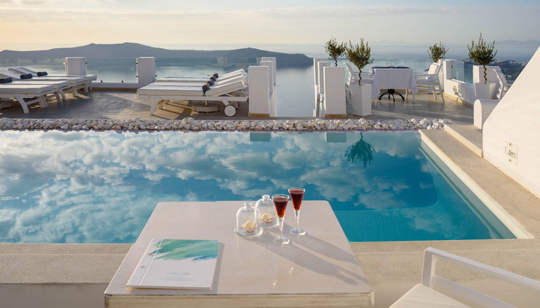 Above Blue Suites - Ημεροβίγλι, Σαντορίνη