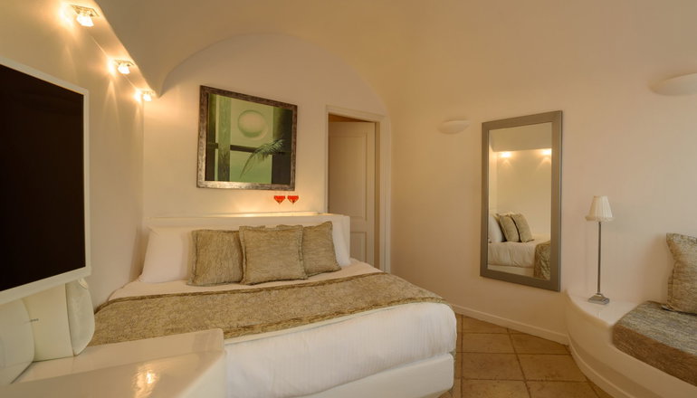 Above Blue Suites - Ημεροβίγλι, Σαντορίνη