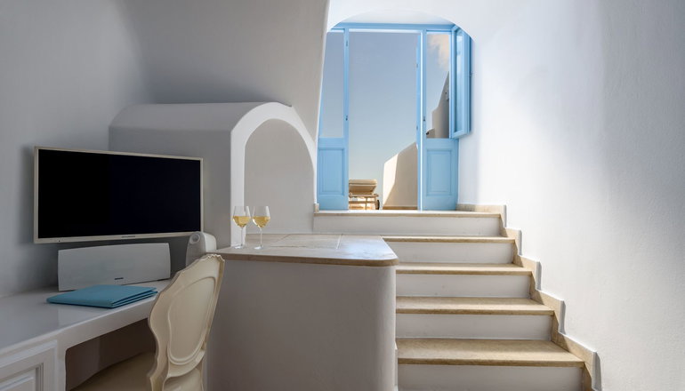 Above Blue Suites - Ημεροβίγλι, Σαντορίνη