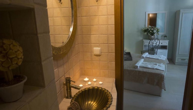Elia Portou Rooms