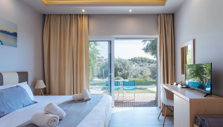 Sunny Place Resort - Δορούφι, Πόρτο Χέλι