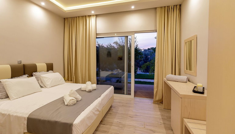 Sunny Place Resort - Δορούφι, Πόρτο Χέλι