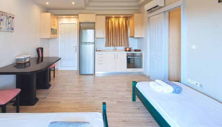 Sunny Place Resort - Δορούφι, Πόρτο Χέλι