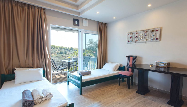 Sunny Place Resort - Δορούφι, Πόρτο Χέλι