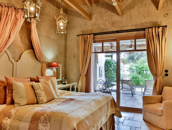 6 Keys Hotel