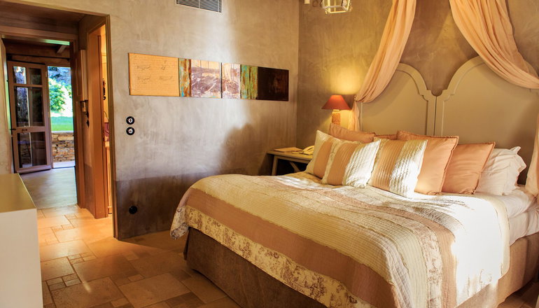6 Keys Hotel