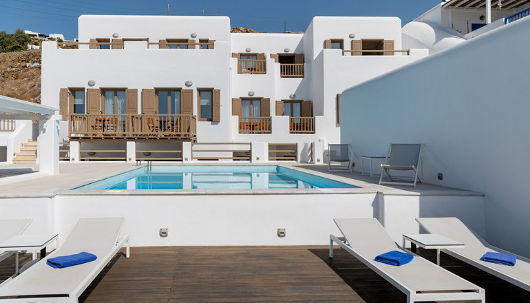 4* Lithos by Spyros & Flora