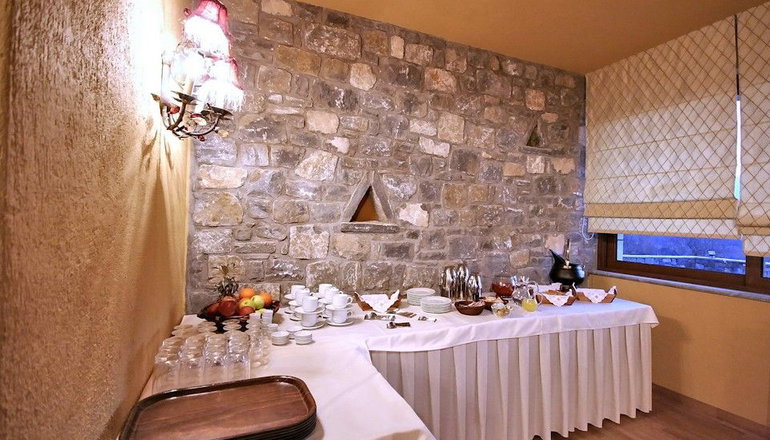 Aiora Luxury Suites
