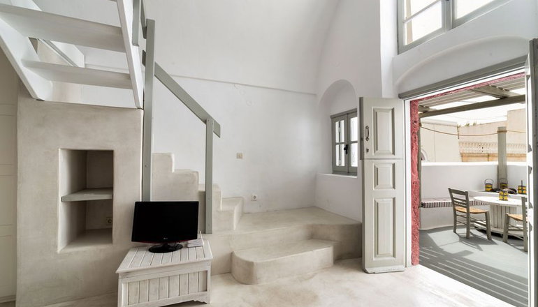 Kampanario Villa Santorini
