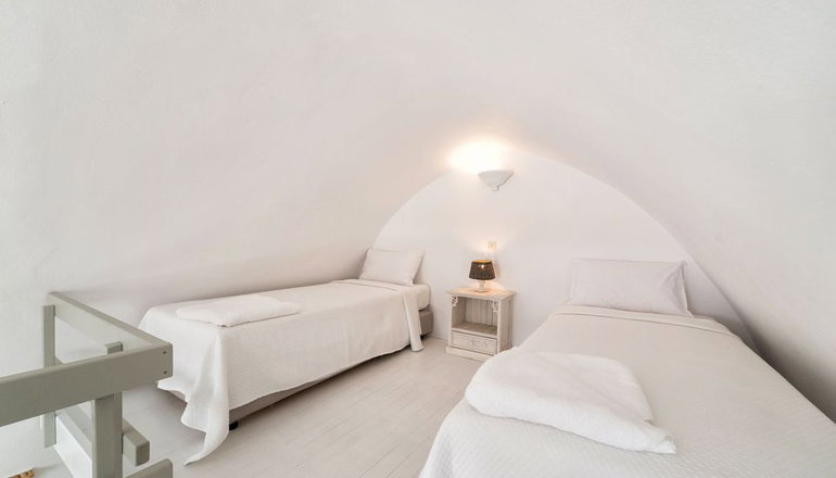 Kampanario Villa Santorini
