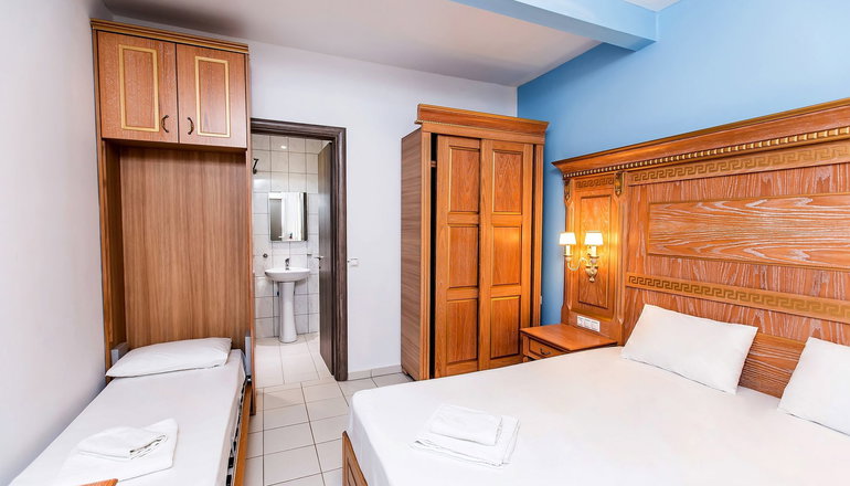 Greek Pride Hotel & Apartments