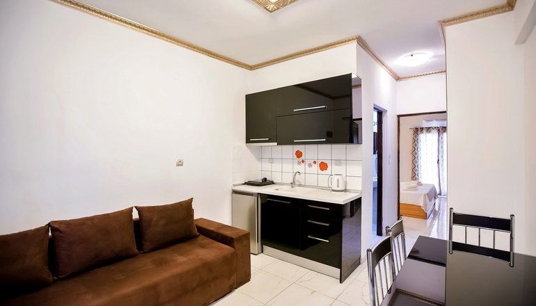 Greek Pride Hotel & Apartments