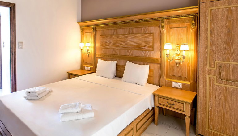 Greek Pride Hotel & Apartments