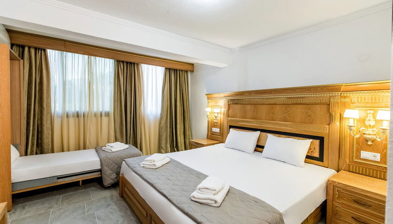 4* Greek Pride Seafront Hotel