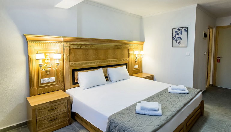 4* Greek Pride Seafront Hotel