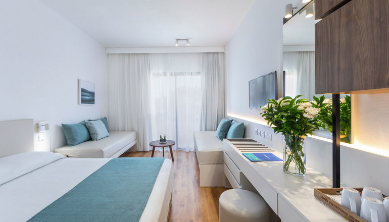 4* Louis Phaethon Beach