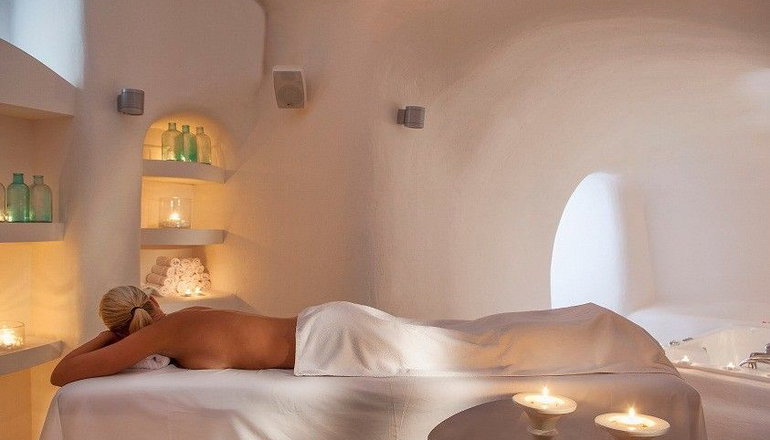 4* On The Rocks Hotel