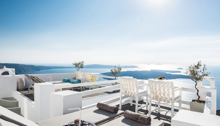 4* On The Rocks Hotel