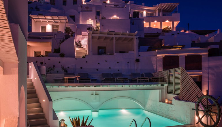 4* On The Rocks Hotel