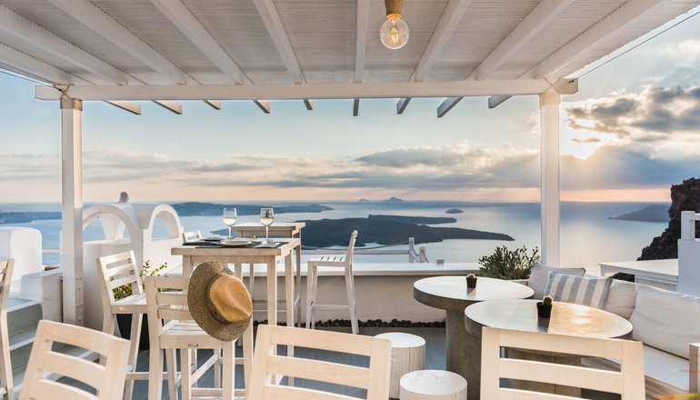 4* On The Rocks Hotel