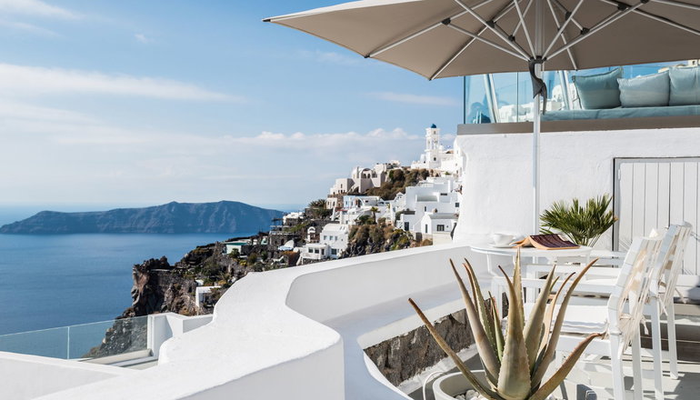 4* On The Rocks Hotel