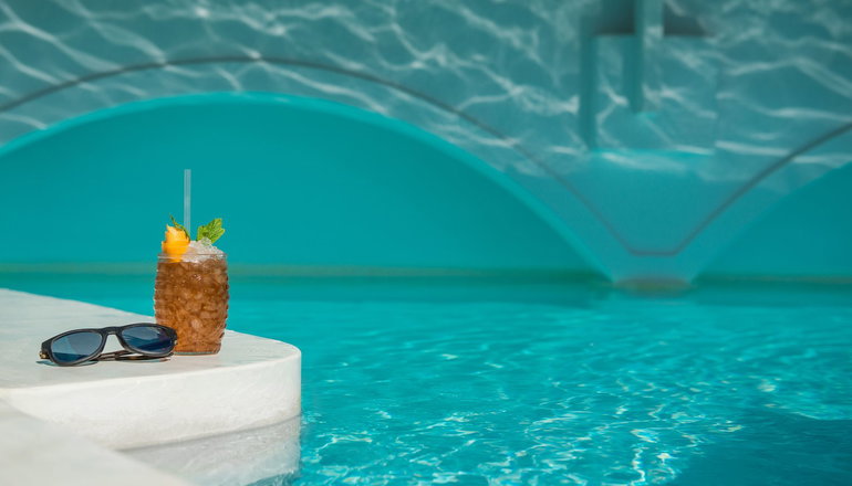 4* On The Rocks Hotel