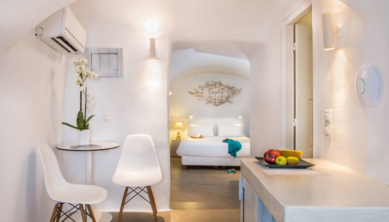 4* On The Rocks Hotel